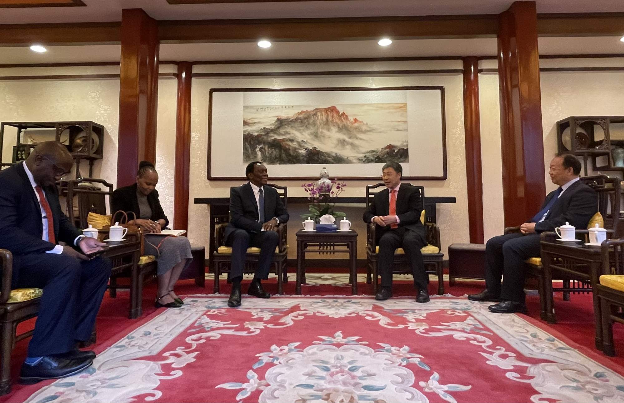 李杰副会长会见南非驻华大使谢胜文